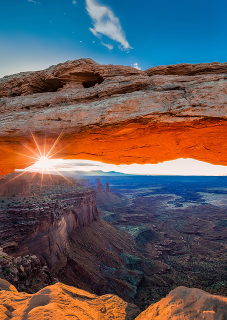 Sunrise at Mesa Arch / PLATINA