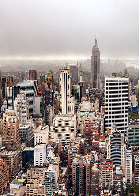 Foggy day in Manhattan / PLATINA