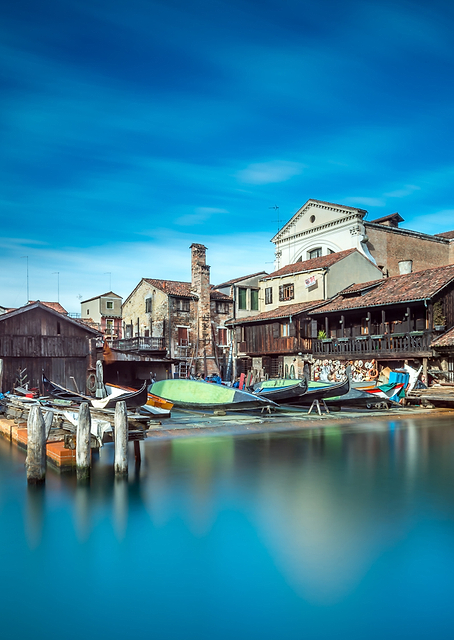 Gondola workshop in Venice / PLATINA