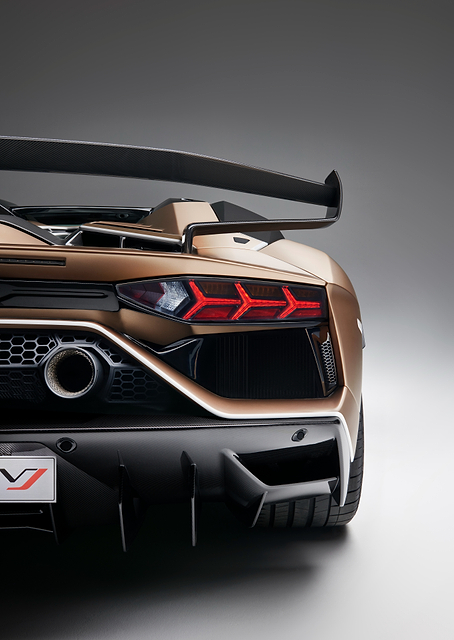 Lamborghini Aventador SVJ Roadster / PLATINA