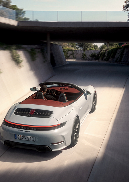 Sleek Porsche 911 Cabriolet Descent / PLATINA
