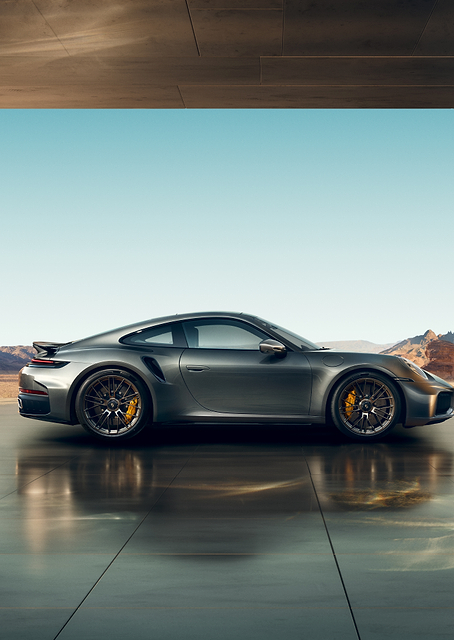 Sleek Porsche 911 in Desert Oasis / PLATINA