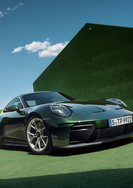 Porsche 911 Amidst Verdant Architecture / PLATINA