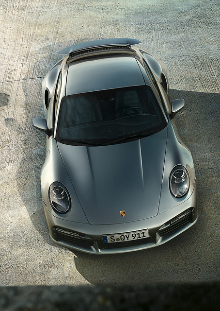 Iconic Porsche 911 from Above / PLATINA