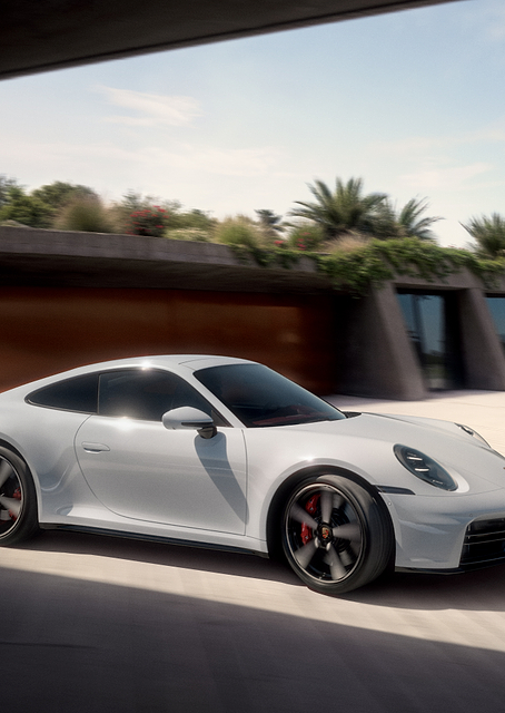 White Porsche 911, Modern Driveway / PLATINA