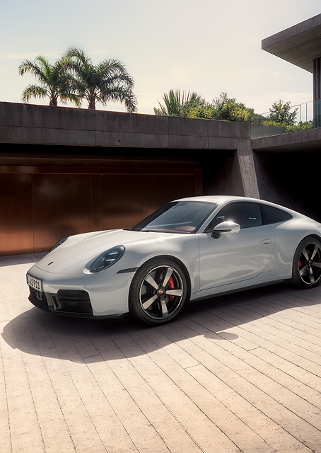 Porsche 911: Modern Luxury Drive / PLATINA