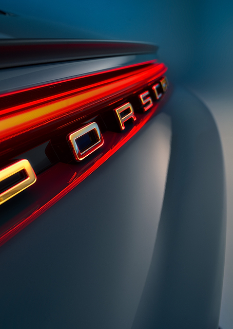Porsche Taillight Glow / PLATINA