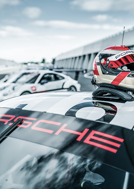 Porsche Racing: Helmet and Track / PLATINA