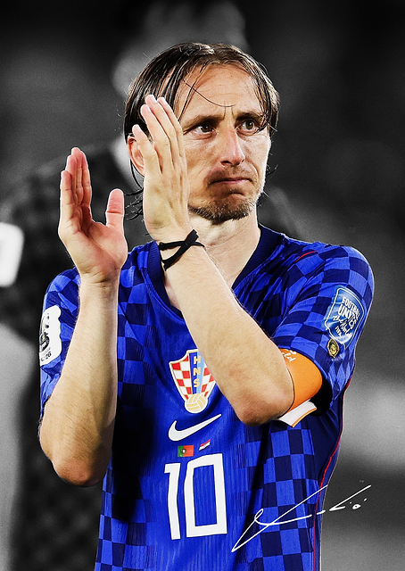 Luka Modric Clapping in Croatia Jersey / PLATINA