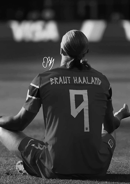 Erling Haaland Meditating on Pitch / PLATINA